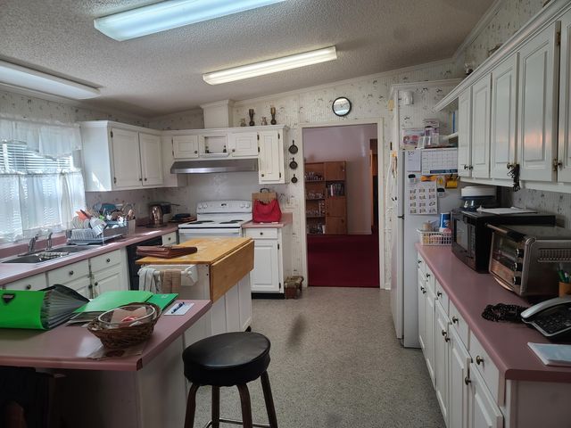 5933 Dixie Plantation Road, Hollywood, SC 29449