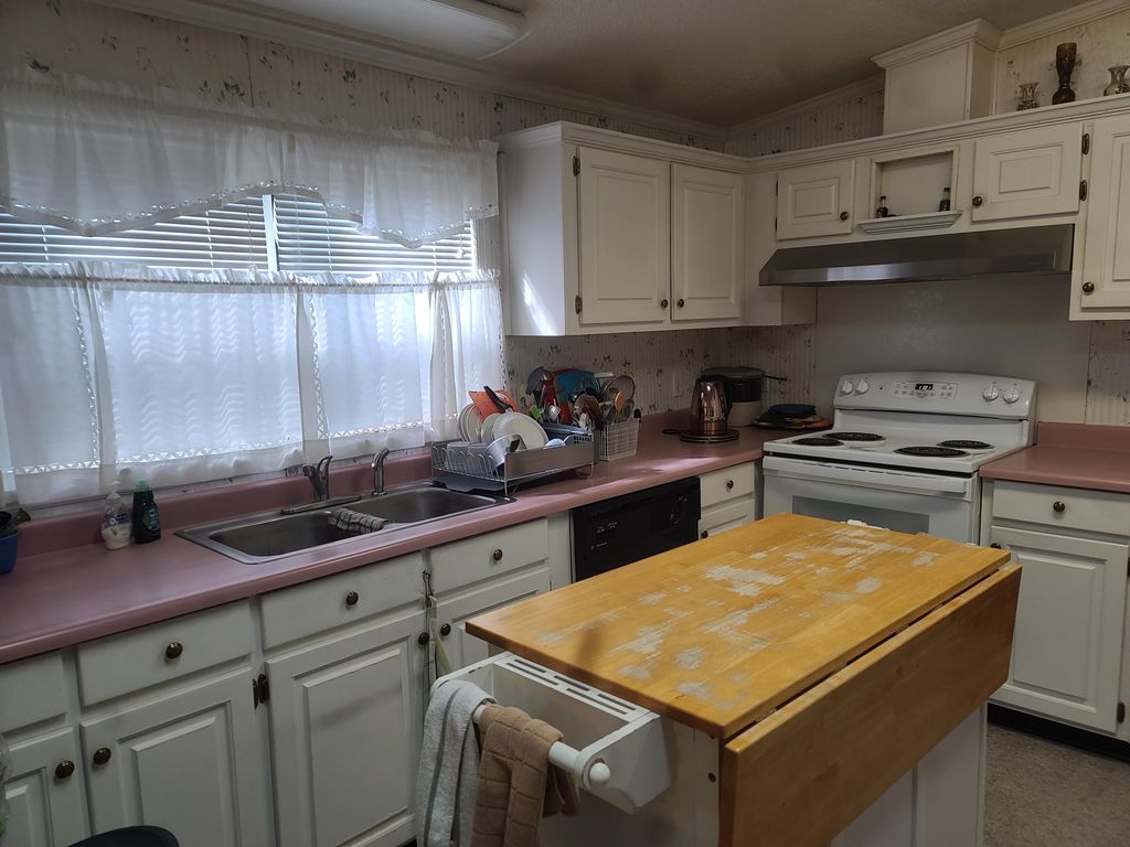 Image 11 of property listing at 5933 Dixie Plantation Road, Hollywood, SC 29449