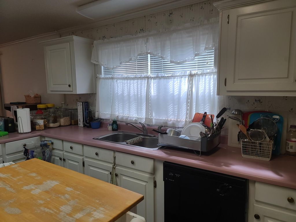 Image 12 of property listing at 5933 Dixie Plantation Road, Hollywood, SC 29449