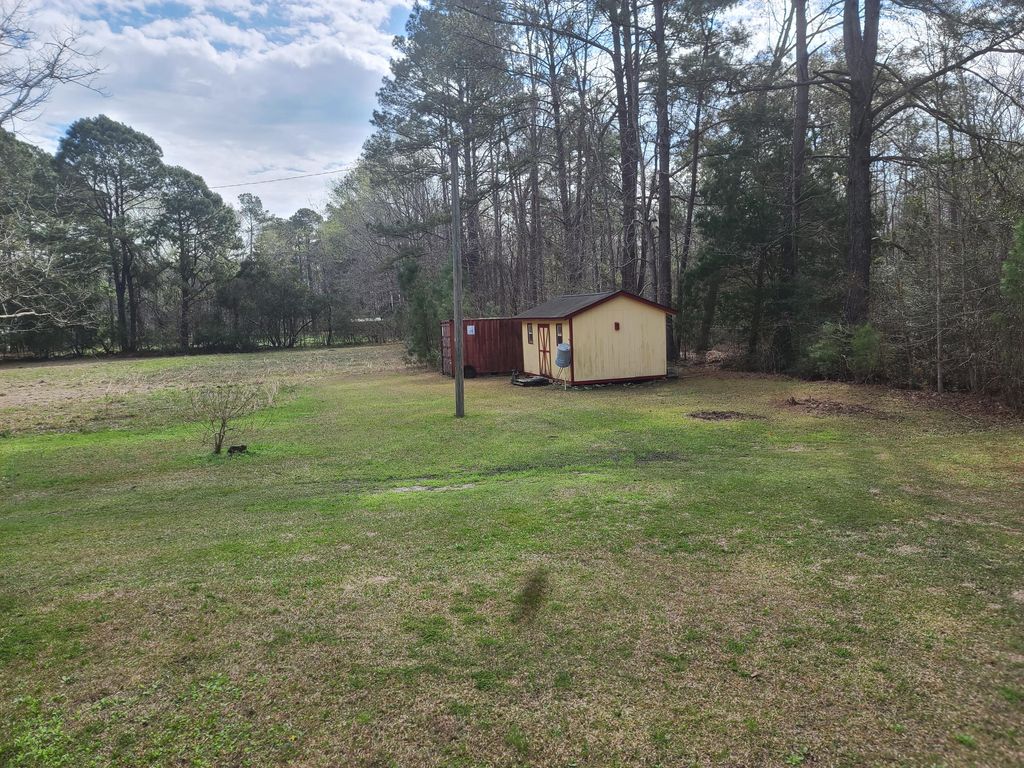 Image 5 of property listing at 5933 Dixie Plantation Road, Hollywood, SC 29449