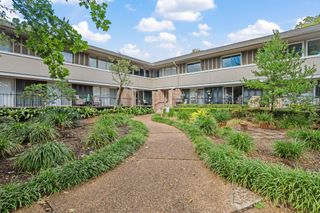 642 S Ripple Creek Drive 642, Houston, TX 77057