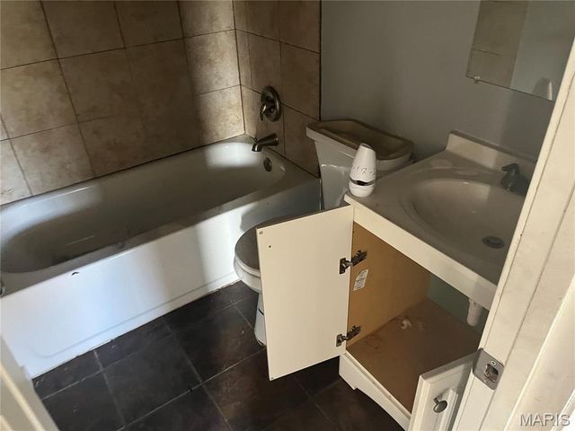 2241 Empress Drive, St Louis, MO 63136