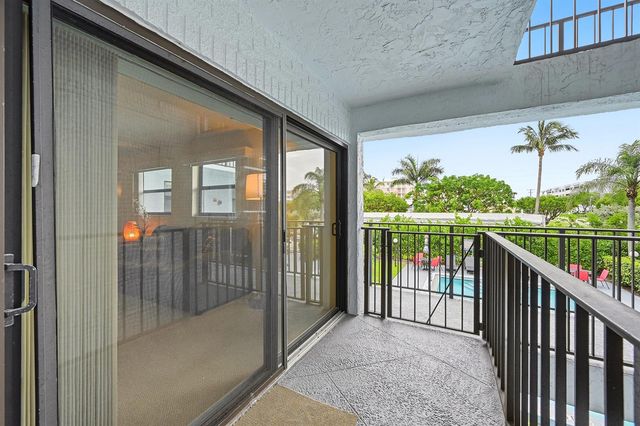 1975 SE 3rd Street 203, Deerfield Beach, FL 33441