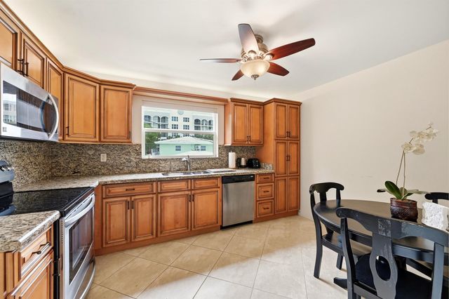 1975 SE 3rd Street 203, Deerfield Beach, FL 33441