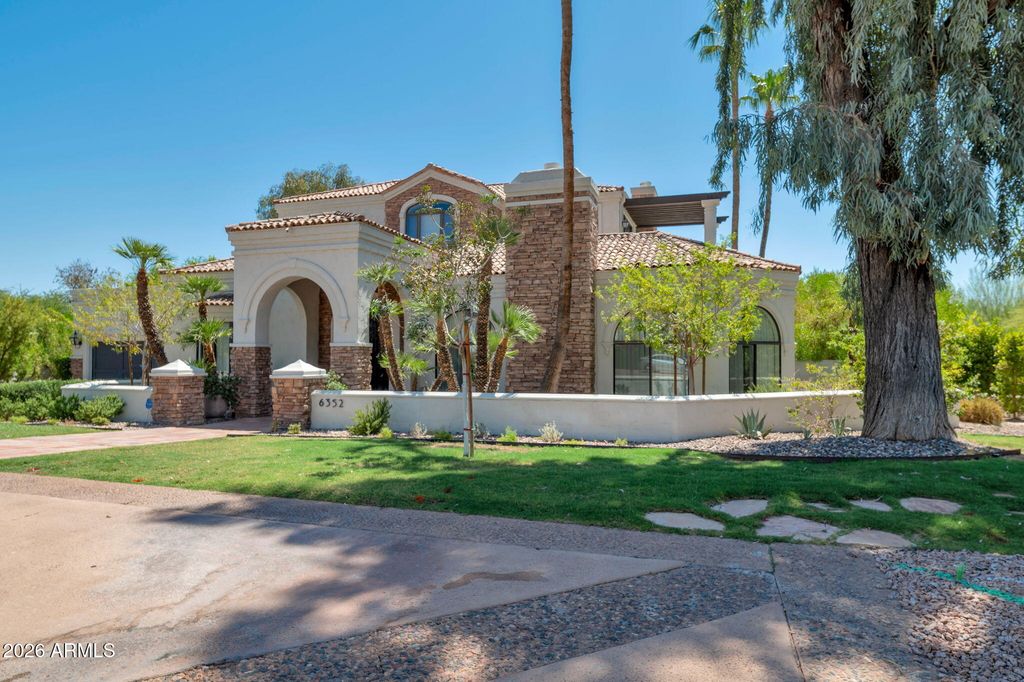 6352 E VISTA Drive, Paradise Valley, AZ 85253 — photo 2