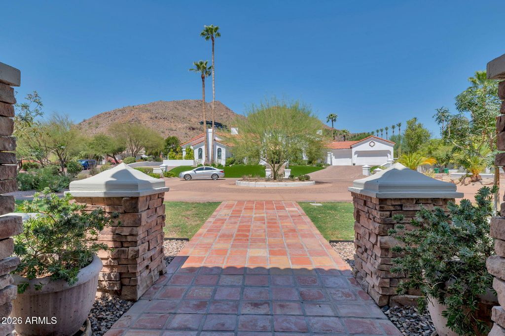 6352 E VISTA Drive, Paradise Valley, AZ 85253 — photo 4