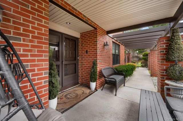 86 Dove Hill Drive, Manhasset, NY 11030