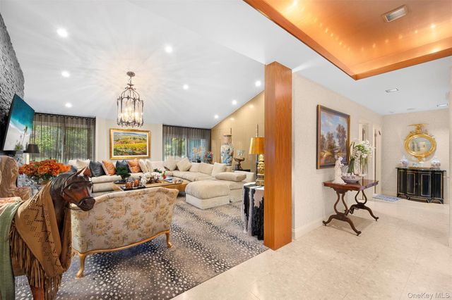 86 Dove Hill Drive, Manhasset, NY 11030