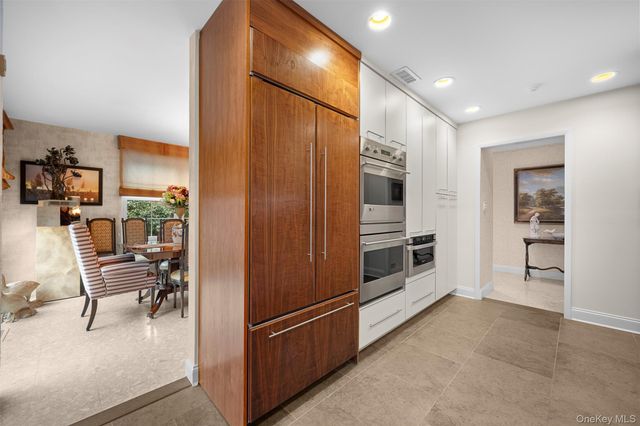 86 Dove Hill Drive, Manhasset, NY 11030