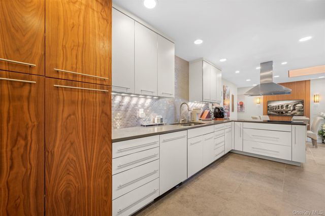 86 Dove Hill Drive, Manhasset, NY 11030