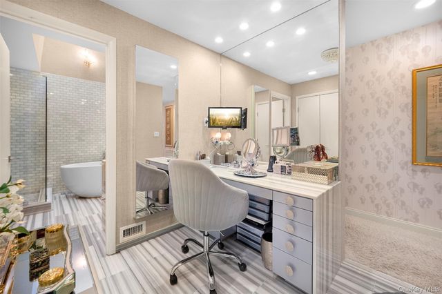 86 Dove Hill Drive, Manhasset, NY 11030