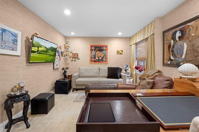 86 Dove Hill Drive, Manhasset, NY 11030