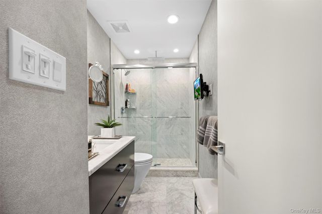 86 Dove Hill Drive, Manhasset, NY 11030