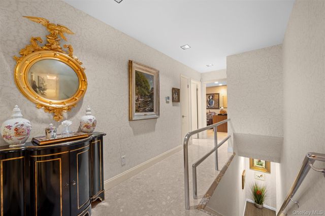 86 Dove Hill Drive, Manhasset, NY 11030