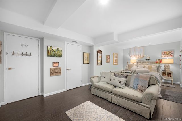 86 Dove Hill Drive, Manhasset, NY 11030