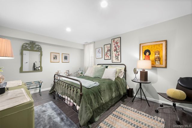 86 Dove Hill Drive, Manhasset, NY 11030