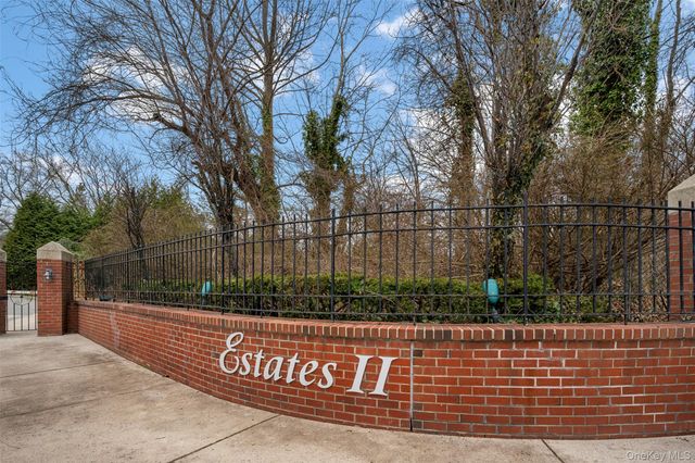 86 Dove Hill Drive, Manhasset, NY 11030