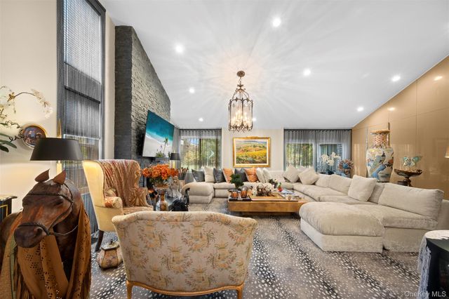 86 Dove Hill Drive, Manhasset, NY 11030