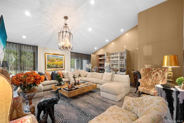 86 Dove Hill Drive, Manhasset, NY 11030