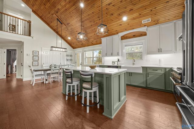 100 Baptist Camp Road, Guntersville, AL 35976