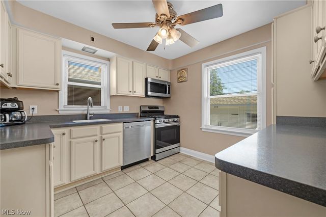 3122 Parklane Drive, Parma, OH 44134