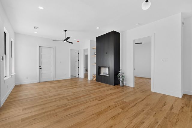 609 E Grove Street, Kaufman, TX 75142