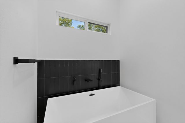 609 E Grove Street, Kaufman, TX 75142