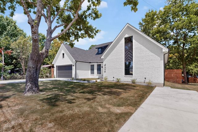 609 E Grove Street, Kaufman, TX 75142