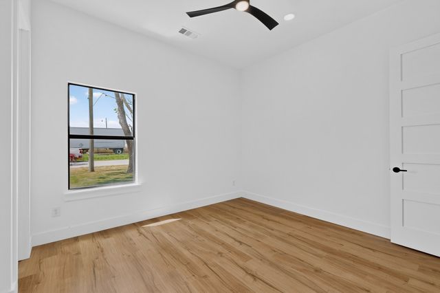 609 E Grove Street, Kaufman, TX 75142