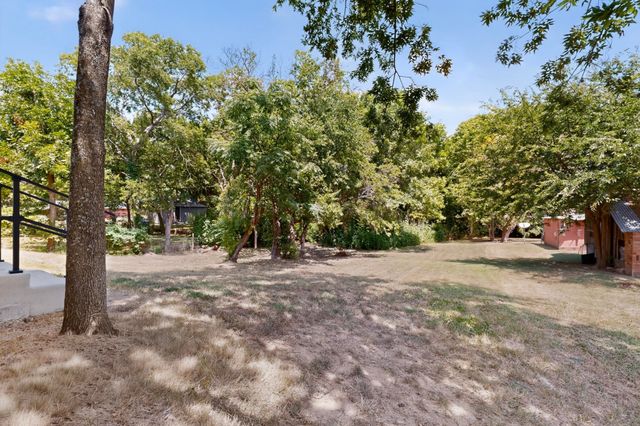 609 E Grove Street, Kaufman, TX 75142