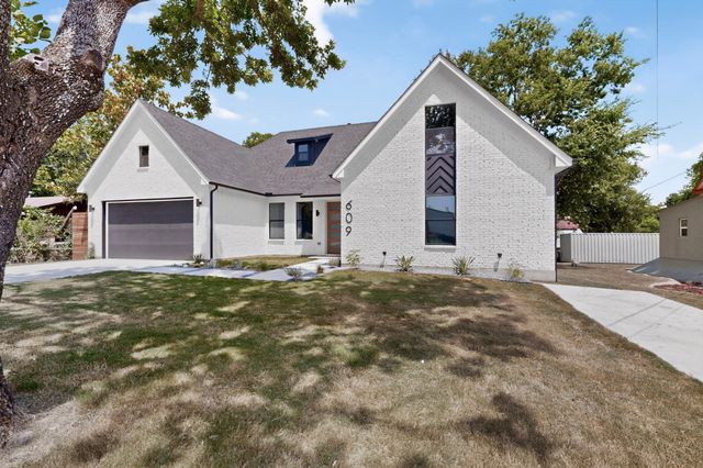 609 E Grove Street, Kaufman, TX 75142