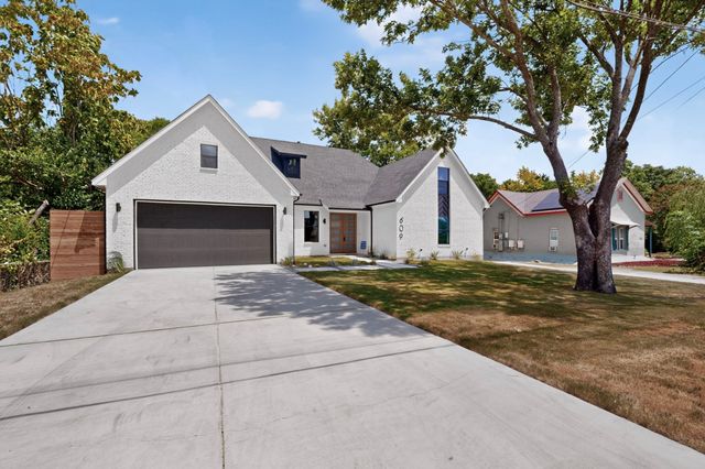609 E Grove Street, Kaufman, TX 75142