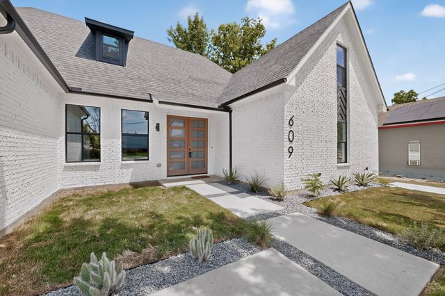 609 E Grove Street, Kaufman, TX 75142