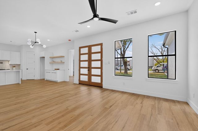 609 E Grove Street, Kaufman, TX 75142