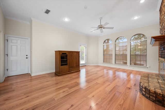 5200 Independence Avenue, Arlington, TX 76017