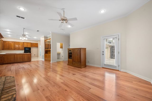 5200 Independence Avenue, Arlington, TX 76017