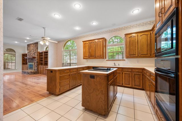 5200 Independence Avenue, Arlington, TX 76017