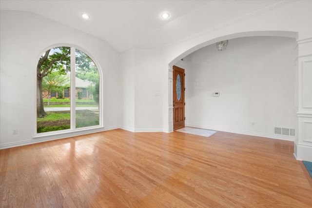 5200 Independence Avenue, Arlington, TX 76017