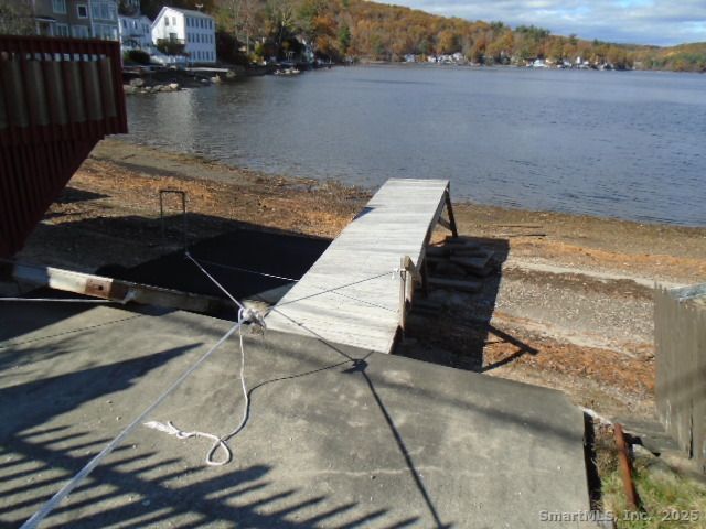 817 East Wakefield Boulevard, Winchester, CT 06098