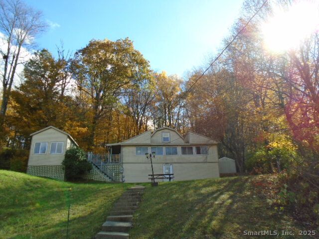 817 East Wakefield Boulevard, Winchester, CT 06098