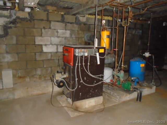 817 East Wakefield Boulevard, Winchester, CT 06098