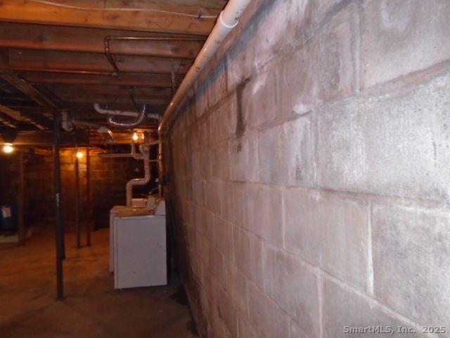 817 East Wakefield Boulevard, Winchester, CT 06098