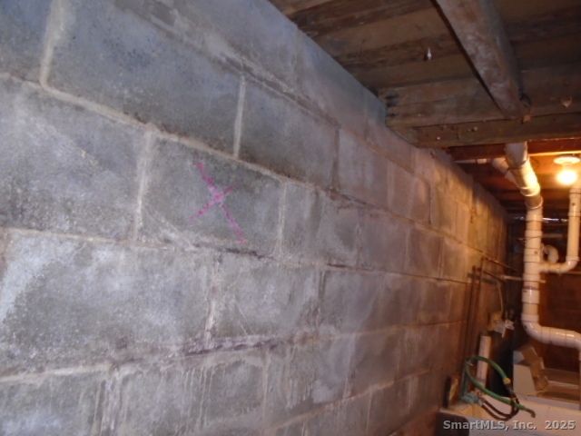 817 East Wakefield Boulevard, Winchester, CT 06098