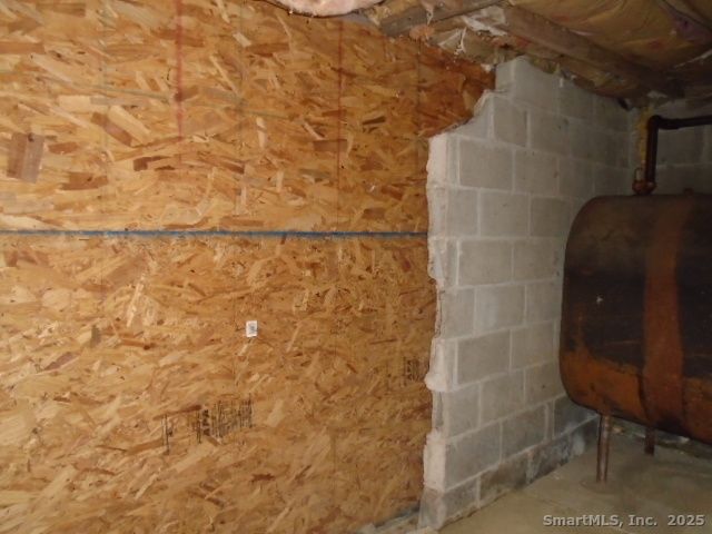 817 East Wakefield Boulevard, Winchester, CT 06098