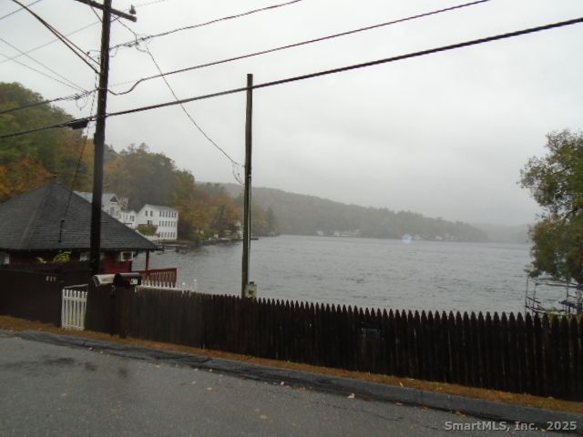 817 East Wakefield Boulevard, Winchester, CT 06098