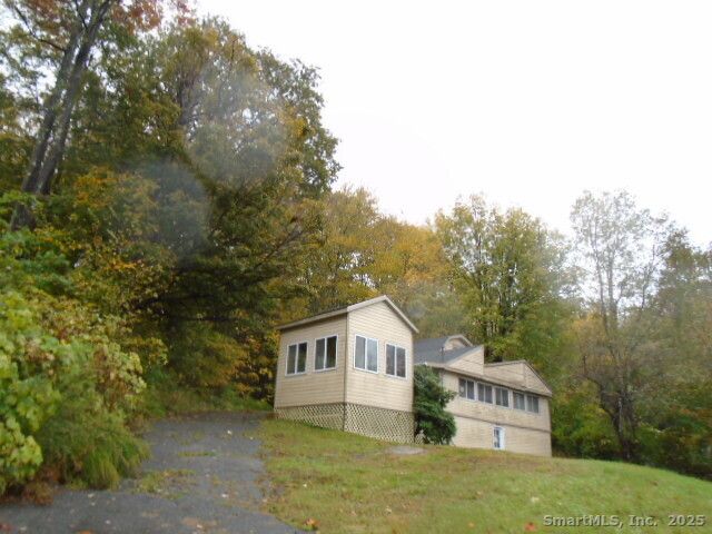817 East Wakefield Boulevard, Winchester, CT 06098