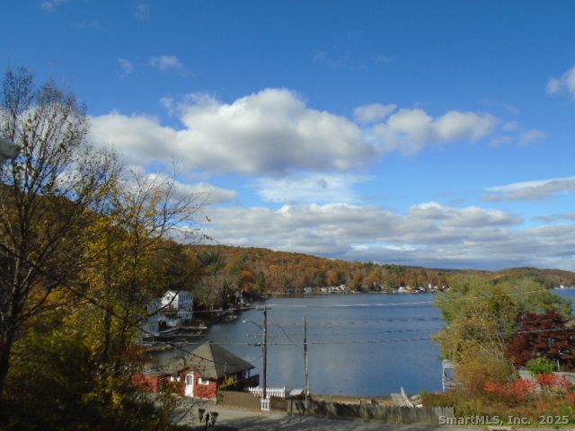 817 East Wakefield Boulevard, Winchester, CT 06098