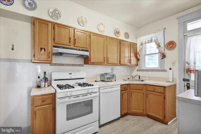 802 RACE AVE, Lancaster, PA 17603