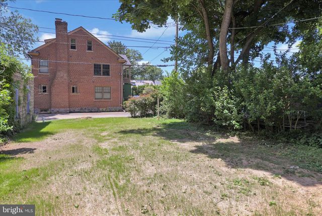 802 RACE AVE, Lancaster, PA 17603