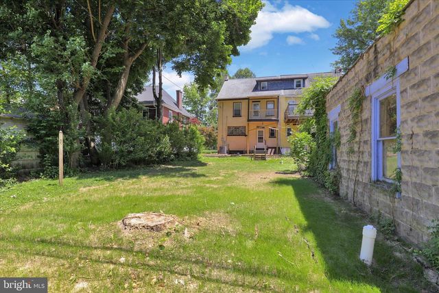 802 RACE AVE, Lancaster, PA 17603